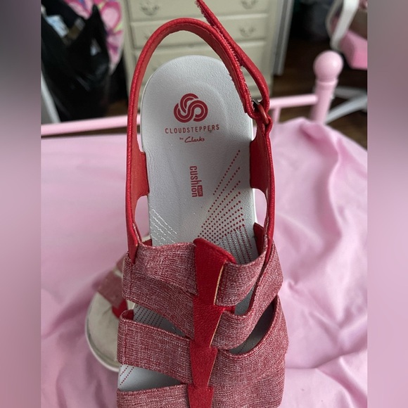 CLOULDSTEPPERS BY CLARKS WOMEN'S RED AND PINK SANDALS - Picture 3 of 5